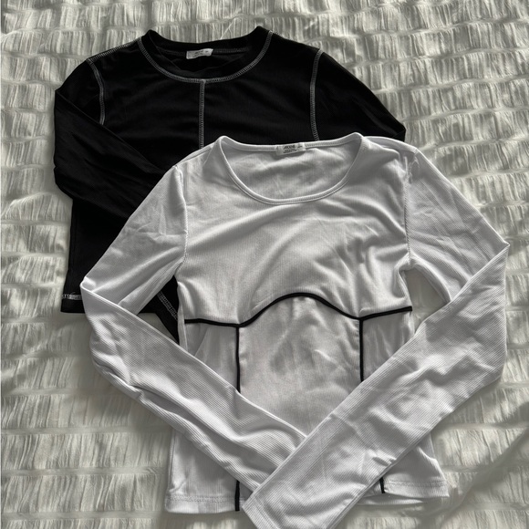 BUNDLED!!! GET 2 TOPS FOR LESS!! - Picture 1 of 3